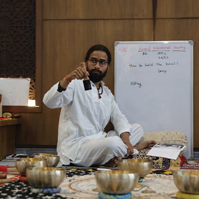 Yogamani_Manish_Ji_Teaching
